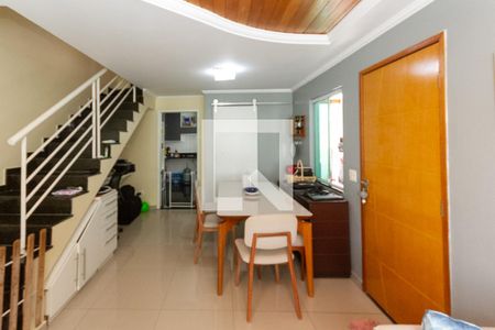 Casa de condomínio à venda com 130m², 3 quartos e 2 vagasSala