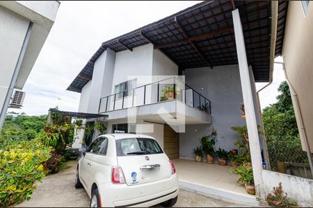 Apartamento à venda com 240m², 3 quartos e 2 vagas Apartamento à venda com 240m², 3 quartos e 2 vagasEntrada