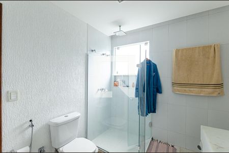 Apartamento à venda com 240m², 3 quartos e 2 vagas Apartamento à venda com 240m², 3 quartos e 2 vagasBanheiro da Suíte