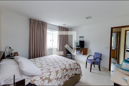 Apartamento à venda com 240m², 3 quartos e 2 vagas Apartamento à venda com 240m², 3 quartos e 2 vagasSuite