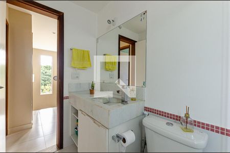 Apartamento à venda com 240m², 3 quartos e 2 vagas Apartamento à venda com 240m², 3 quartos e 2 vagasBanheiro Social