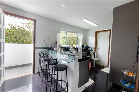 Apartamento à venda com 240m², 3 quartos e 2 vagas Apartamento à venda com 240m², 3 quartos e 2 vagasCozinha