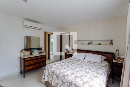 Apartamento à venda com 240m², 3 quartos e 2 vagas Apartamento à venda com 240m², 3 quartos e 2 vagasSuite