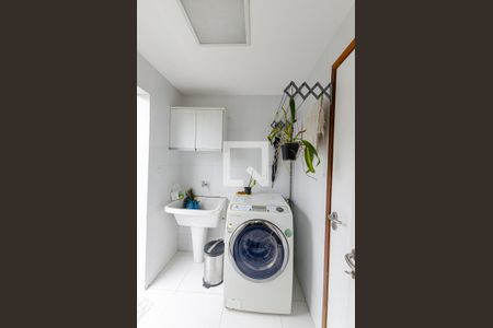 Apartamento à venda com 240m², 3 quartos e 2 vagas Apartamento à venda com 240m², 3 quartos e 2 vagasCozinha e Área de Serviço