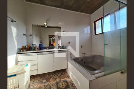 Casa de condomínio à venda com 600m², 4 quartos e 4 vagas