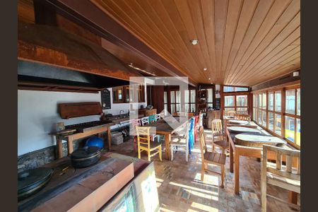 Casa de condomínio à venda com 600m², 4 quartos e 4 vagas