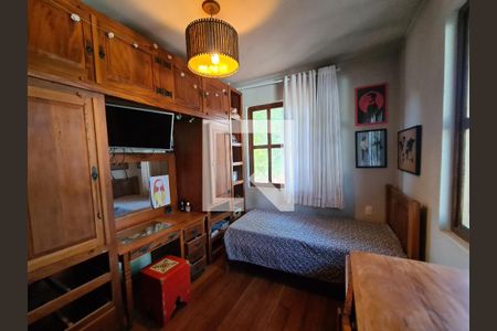 Casa de condomínio à venda com 600m², 4 quartos e 4 vagas