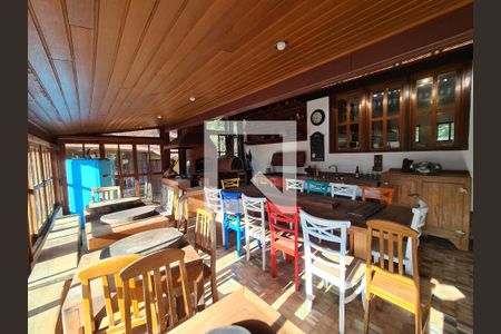 Casa de condomínio à venda com 600m², 4 quartos e 4 vagas