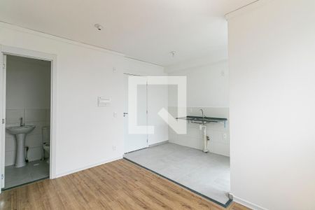 Sala / Cozinha de apartamento para alugar com 2 quartos, 39m² em Guaiaúna, São Paulo