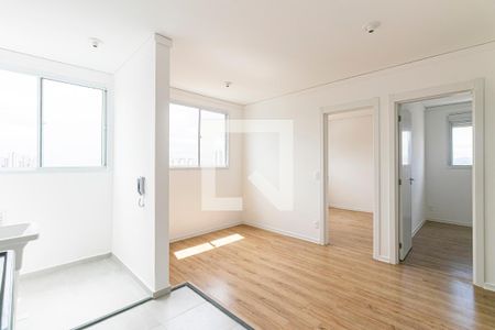 Sala / Cozinha de apartamento para alugar com 2 quartos, 39m² em Guaiaúna, São Paulo