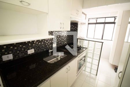 Cozinha de apartamento à venda com 2 quartos, 54m² em Vila Bertioga, São Paulo