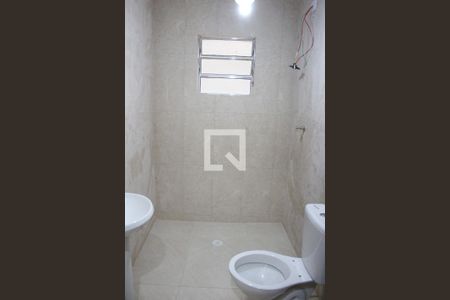 Banheiro de casa para alugar com 1 quarto, 60m² em Vila Zat, São Paulo