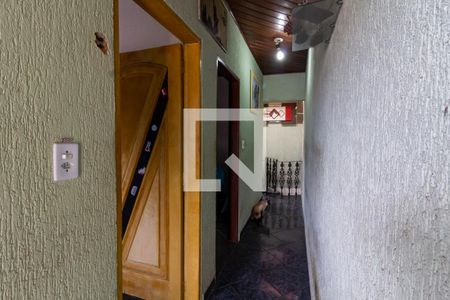 Corredor quartos 2 e 3 de casa para alugar com 3 quartos, 140m² em Guilhermina, Praia Grande