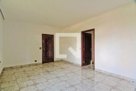 Sala de casa à venda com 4 quartos, 200m² em Vila Santa Delfina, São Paulo
