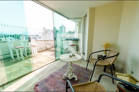 Sala 2 de apartamento à venda com 2 quartos, 140m² em Cidade Jardim, Belo Horizonte