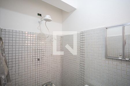 Banheiro de casa para alugar com 2 quartos, 80m² em Vila Veloso, Carapicuíba