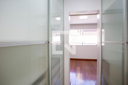 Closet da suíte de casa para alugar com 3 quartos, 100m² em Esplanada, Belo Horizonte