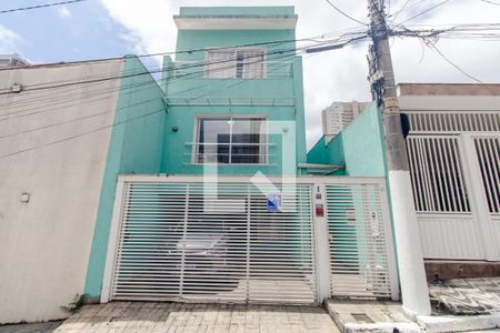 Casa à venda com 301m², 3 quartos e 2 vagas Casa à venda com 301m², 3 quartos e 2 vagasFachada