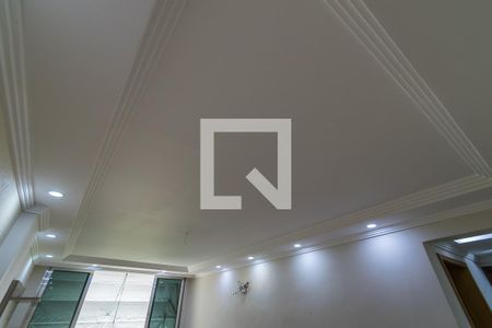 Sala - Detalhe das luminárias de apartamento à venda com 2 quartos, 48m² em Cordovil, Rio de Janeiro