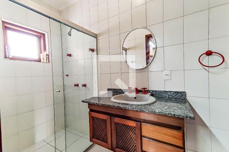 Casa à venda com 253m², 4 quartos e 3 vagas Casa à venda com 253m², 4 quartos e 3 vagasBanheiro