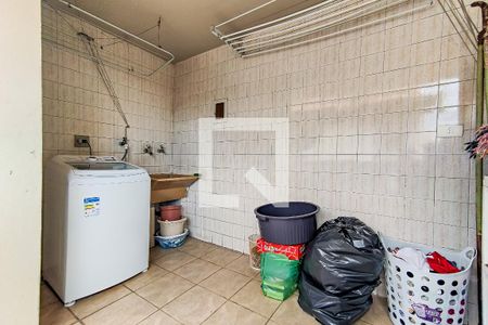 Casa à venda com 253m², 4 quartos e 3 vagas Casa à venda com 253m², 4 quartos e 3 vagasLavanderia