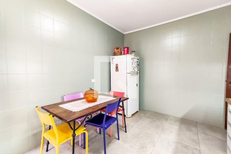 Casa à venda com 253m², 4 quartos e 3 vagas Casa à venda com 253m², 4 quartos e 3 vagasCozinha