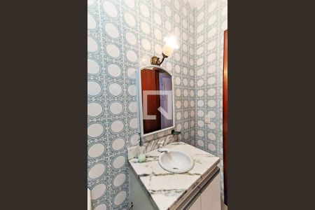 Casa à venda com 253m², 4 quartos e 3 vagas Casa à venda com 253m², 4 quartos e 3 vagasBanheiro Social