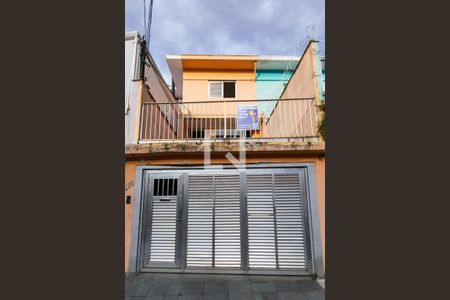 Casa à venda com 180m², 3 quartos e 2 vagas Casa à venda com 180m², 3 quartos e 2 vagasFachada