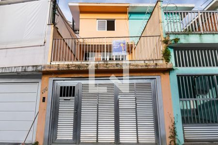 Casa à venda com 180m², 3 quartos e 2 vagas Casa à venda com 180m², 3 quartos e 2 vagasFachada