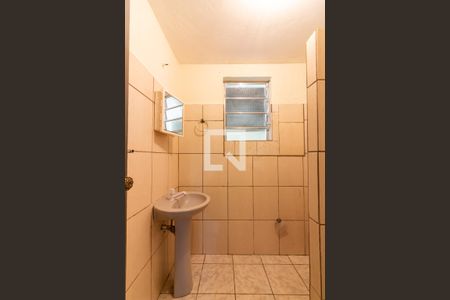 Banheiro de casa para alugar com 1 quarto, 40m² em Conceição, Osasco