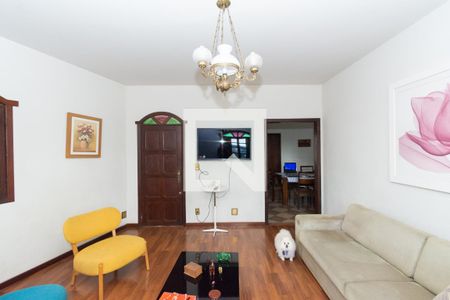 Sala de casa à venda com 4 quartos, 486m² em Califórnia, Belo Horizonte