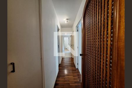 Corredor de apartamento à venda com 3 quartos, 105m² em Cosme Velho, Rio de Janeiro