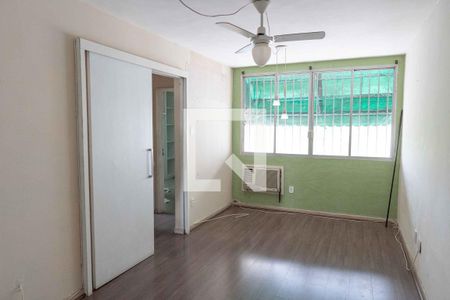 Apartamento à venda com 80m², 2 quartos e sem vagaSala