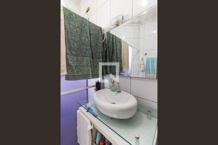 Casa à venda com 195m², 4 quartos e 3 vagas Casa à venda com 195m², 4 quartos e 3 vagasBanheiro