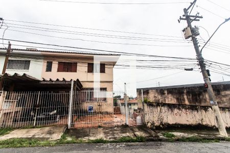Casa à venda com 195m², 4 quartos e 3 vagas Casa à venda com 195m², 4 quartos e 3 vagasFachada