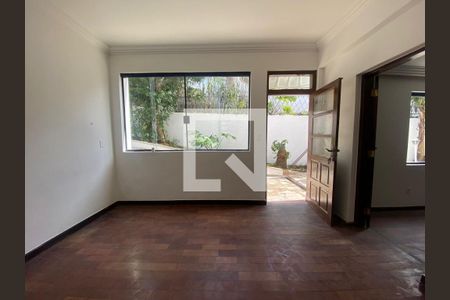 Casa à venda com 3 quartos, 600m² em Jardim Everest, São Paulo