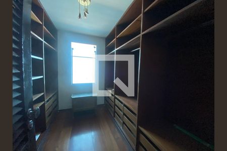 Casa à venda com 3 quartos, 600m² em Jardim Everest, São Paulo