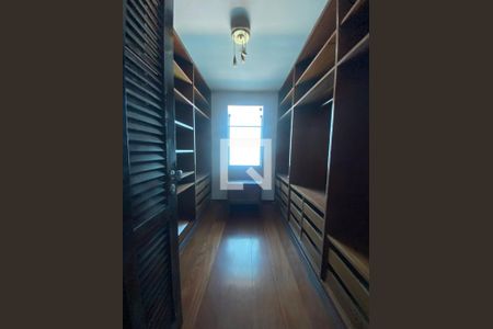Casa à venda com 3 quartos, 600m² em Jardim Everest, São Paulo