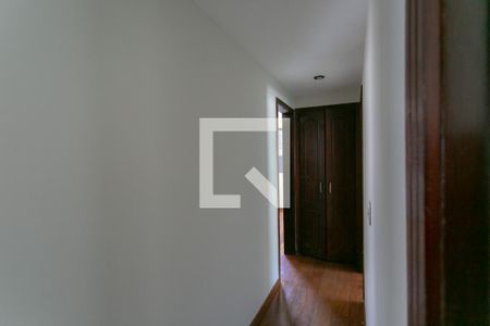 Corredor de apartamento à venda com 3 quartos, 150m² em Santo Antônio, Belo Horizonte