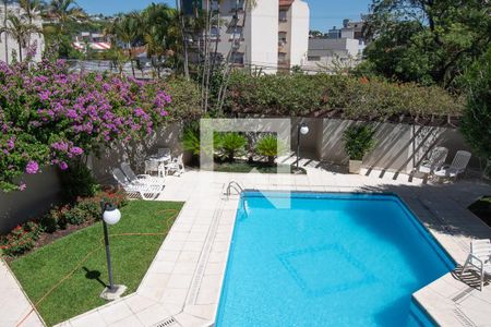 Apartamento à venda com 189m², 4 quartos e 2 vagas Apartamento à venda com 189m², 4 quartos e 2 vagasvista da piscina do salão de festas