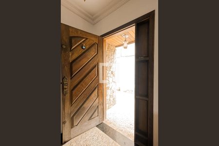 Casa à venda com 350m², 3 quartos e 4 vagas Casa à venda com 350m², 3 quartos e 4 vagasEntrada