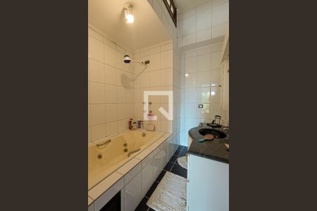 Casa à venda com 350m², 3 quartos e 4 vagas Casa à venda com 350m², 3 quartos e 4 vagasBanheiro da Suíte 1