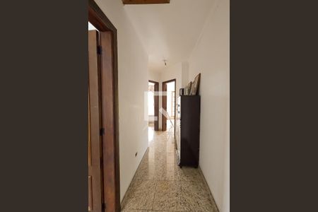 Casa à venda com 350m², 3 quartos e 4 vagas Casa à venda com 350m², 3 quartos e 4 vagasCorredor