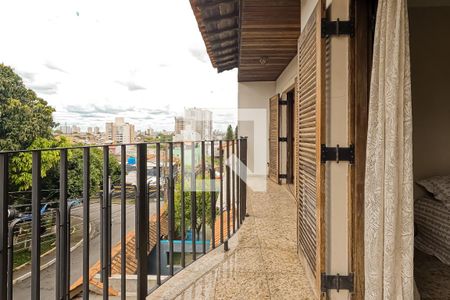 Casa à venda com 350m², 3 quartos e 4 vagas Casa à venda com 350m², 3 quartos e 4 vagasVaranda da Suíte 2