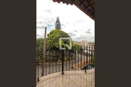 Casa à venda com 350m², 3 quartos e 4 vagas Casa à venda com 350m², 3 quartos e 4 vagasVaranda da Suíte 2