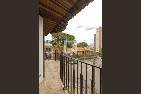 Casa à venda com 350m², 3 quartos e 4 vagas Casa à venda com 350m², 3 quartos e 4 vagasVaranda da Suíte 1