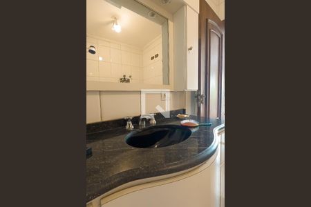 Casa à venda com 350m², 3 quartos e 4 vagas Casa à venda com 350m², 3 quartos e 4 vagasBanheiro da Suíte 1