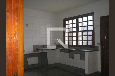 Casa à venda com 4 quartos, 500m² em Santa Cruz, Belo Horizonte