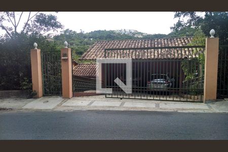 Casa de condomínio à venda com 300m², 4 quartos e 4 vagas