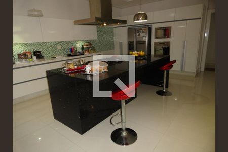 Casa à venda com 620m², 3 quartos e 6 vagas